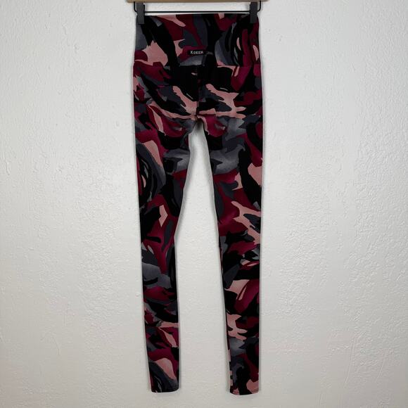 K-Deer High Rise Full Length Leggings Abstract Camo Print Size Medium - Picture 2 of 4
